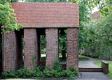 Freistehender Glockenturm der Dionysius-Kirche