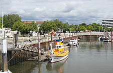 Seenotrettungs-Versuchskreuzer im Vegesacker Hafen