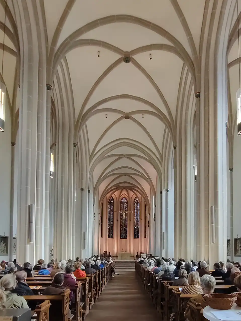 Besucher*innen des Orgelkonzerts am Tag des offenen Denkmals 2025 in St. Johann.