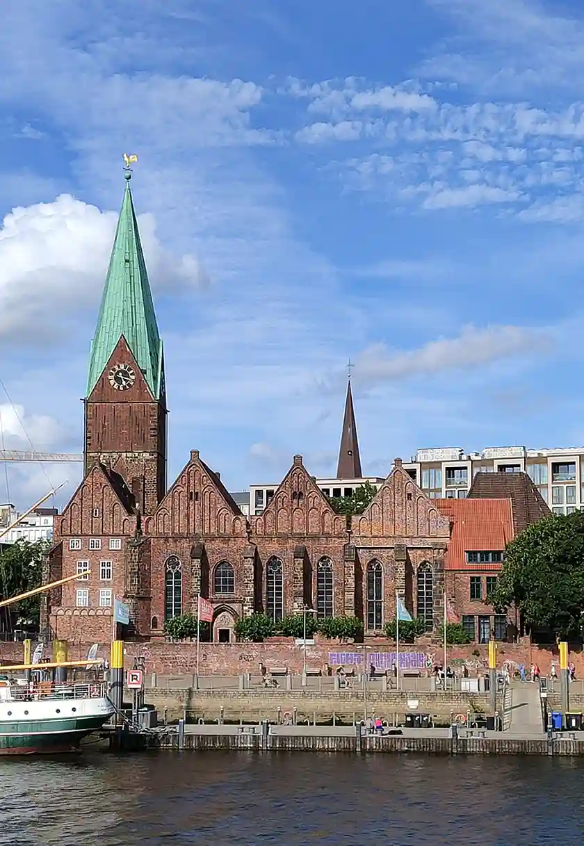 Blick auf die St.-Martini-Kirche mit ihren vier Giebeln.