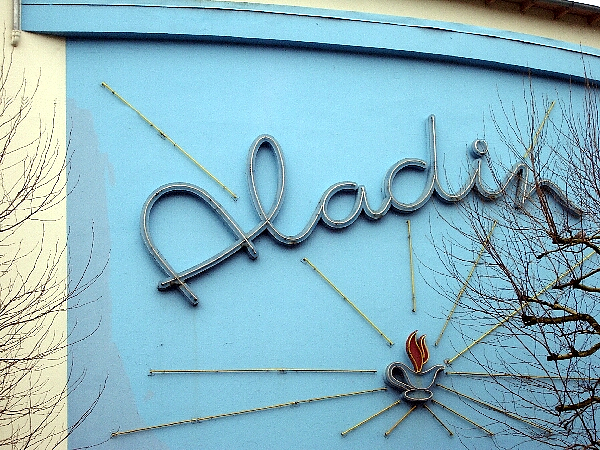 Fassade des Kino Aladin in der Rickmersstraße in Bremerhaven