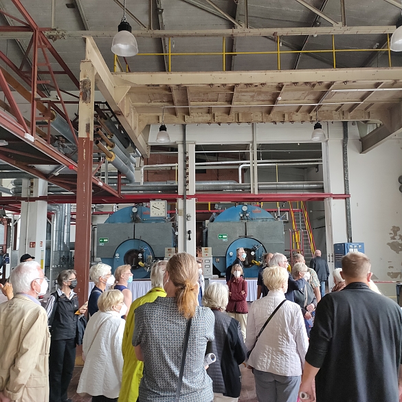 Eine der Führungen mit Architekt Hans-Jürgen Hilmes durch die Fabrikhallen