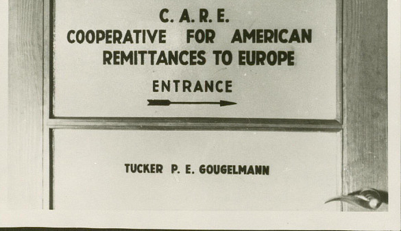 Auch die Organisation CARE (Cooperation for American Remittances to Europe – Kooperative für amerikanische Hilfssendungen für Europa) saß ab Juli 1946 im Haus des Reichs. Von hier aus wurde die Verteilung gespendeter CARE-Pakete für Deutschland organisiert.  Abb.: Staatsarchiv Bremen