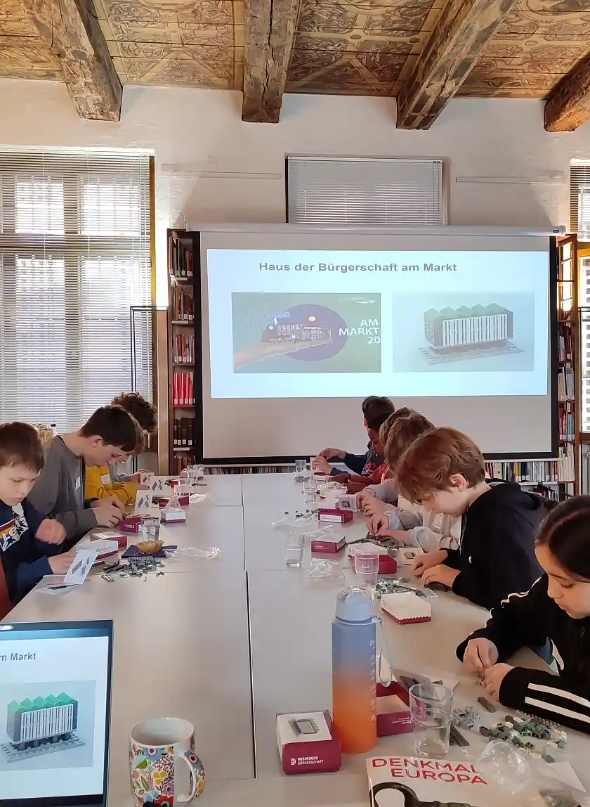 Mit LEGO zum Denkmal: Die Sch&uuml;ler bauen das Haus der B&uuml;rgerschaft