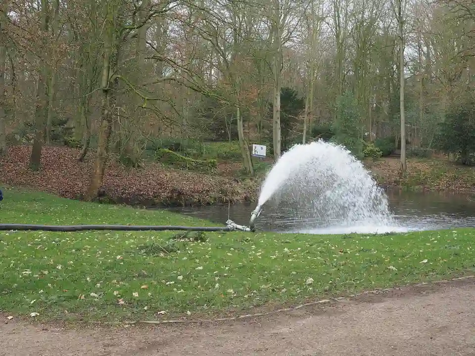 Auff&uuml;llen des Teichs nach zwei trockenen Sommern, Feb. 2020