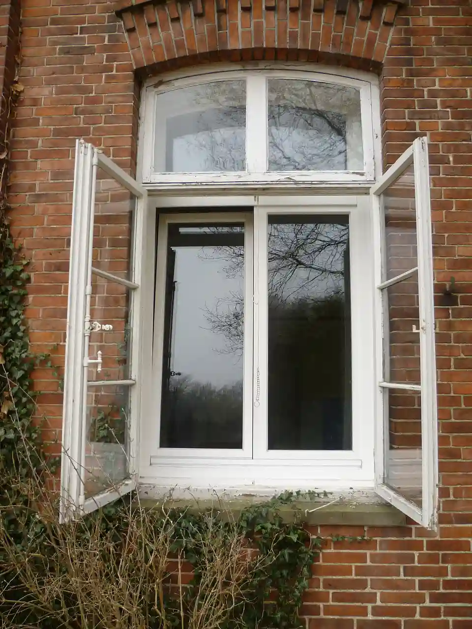 doppelfl&uuml;geliges Fenster mit Bremer Stange