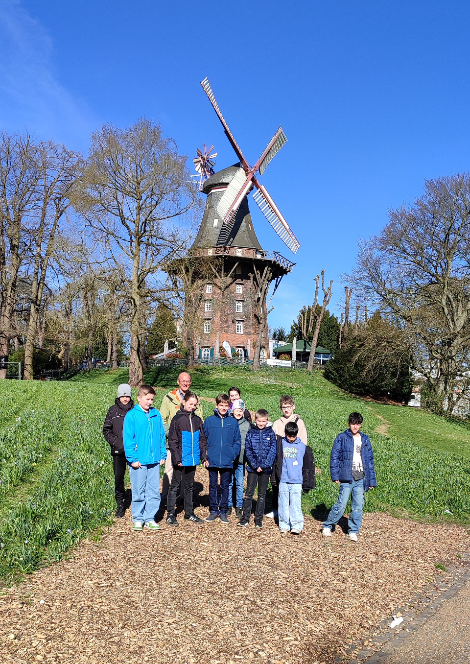 Gruppenfoto vor der Wallm&uuml;hle