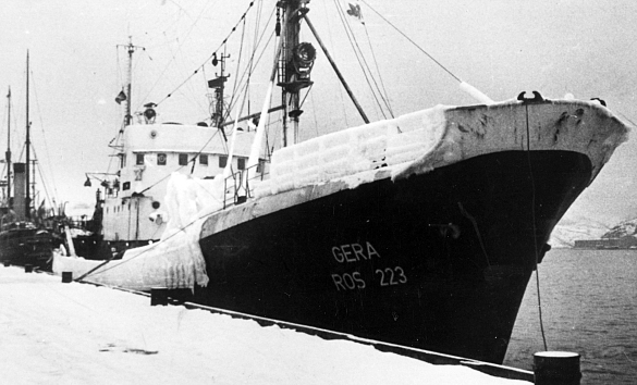 In kalten  Regionen konnte die "GERA" vereisen. Um die Stabilität des Schiffes nicht zu gefährden, musste das Eis rasch abgeschlagen werden.