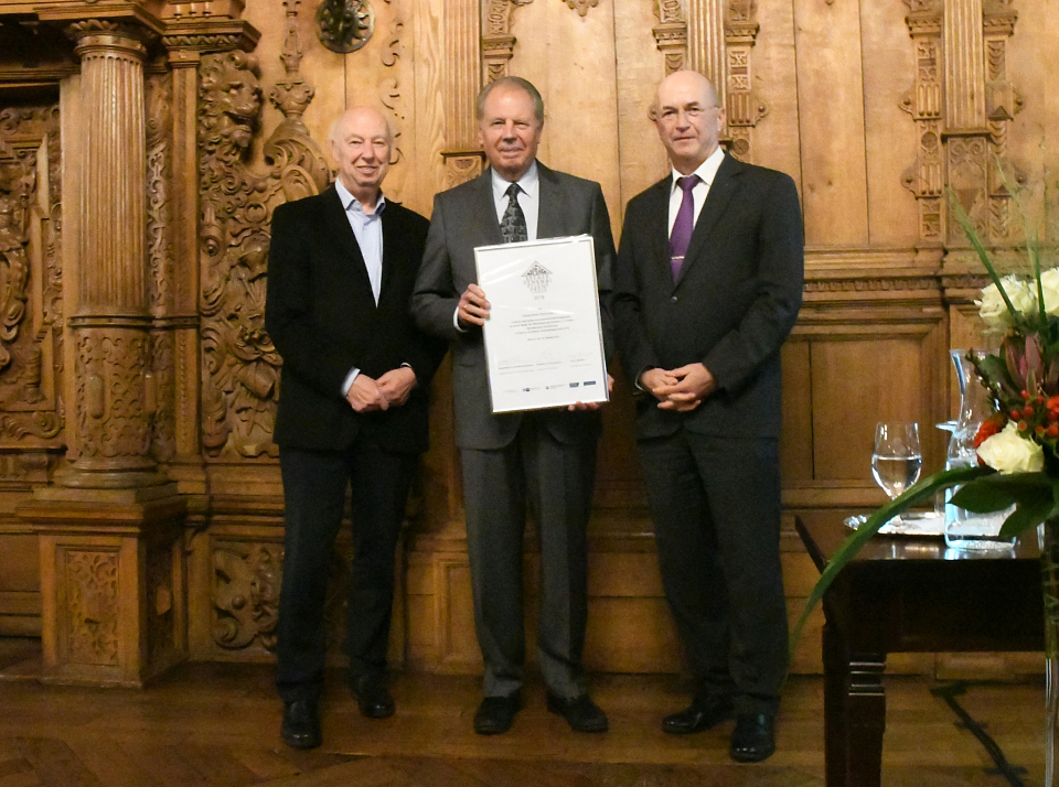 Eine Anerkennung f&uuml;r den B&uuml;rgerverein Horn-Lehe e.V. nahm Prof. Dr. Heiner Hautau entgegen