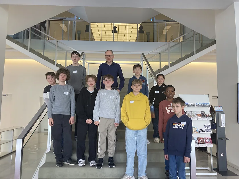 Ingo Charton und die jungen Besucher