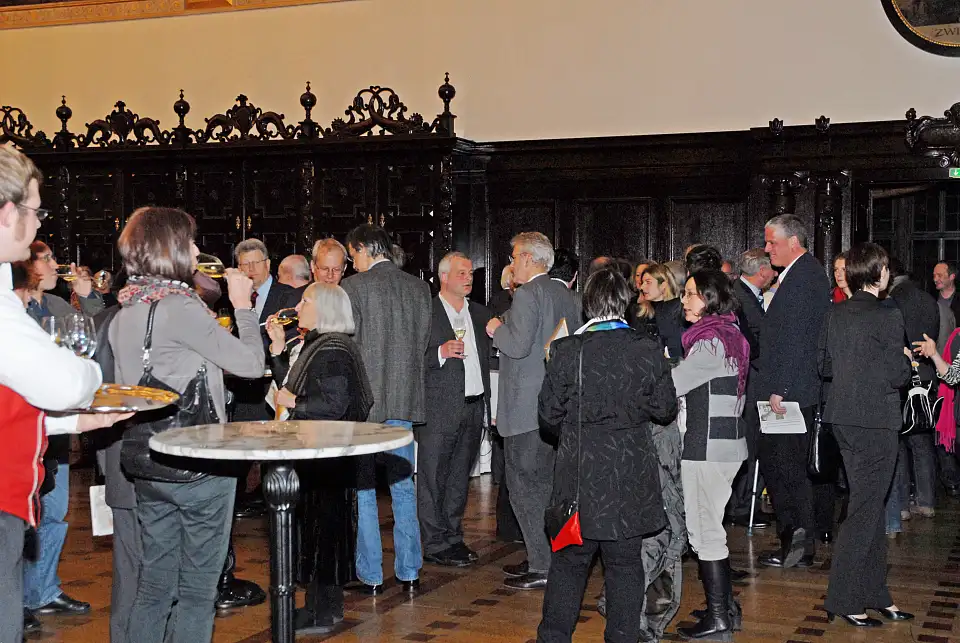 Beim Umtrunk nach der Preisverleihung