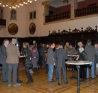 Beim Umtrunk im Festsaal