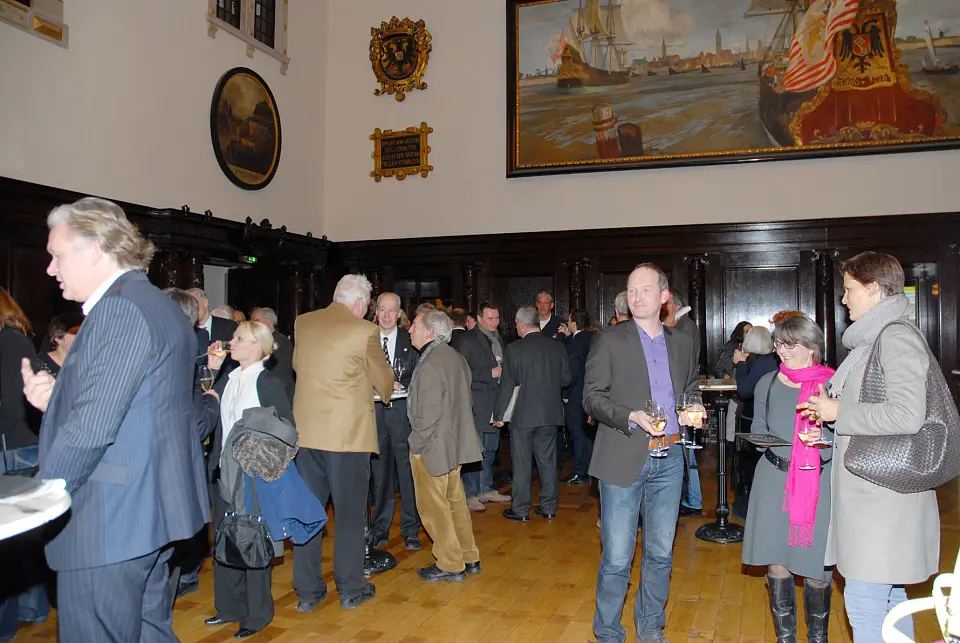 Beim Umtrunk im Festsaal