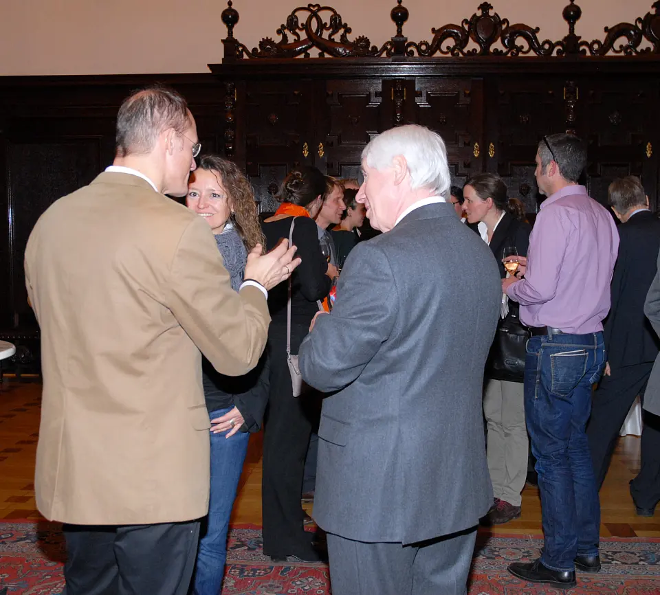 Beim Umtrunk im Festsaal