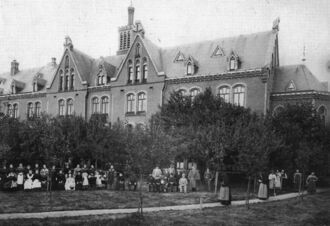 2. historisches Bild von Gründungsbau und Kapelle des Krankenhauses St. Joseph-Stift