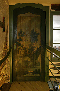 Zimmertür im Haus Schnoor 14 mit einer Farbfassung des 18. Jahrhunderts